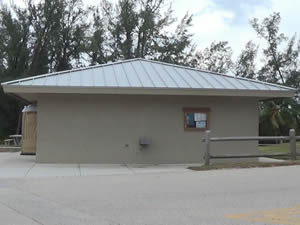 restrooms at Jupiter Beach Park